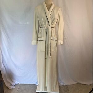 Vintage Classic Bill Blass Robe